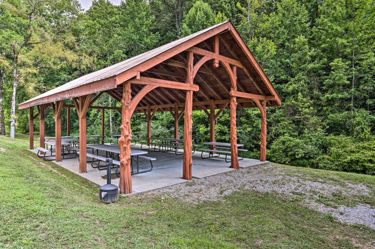 Pigeon Forge Getaway With Covered Patio And Hot Tub! Luaran gambar